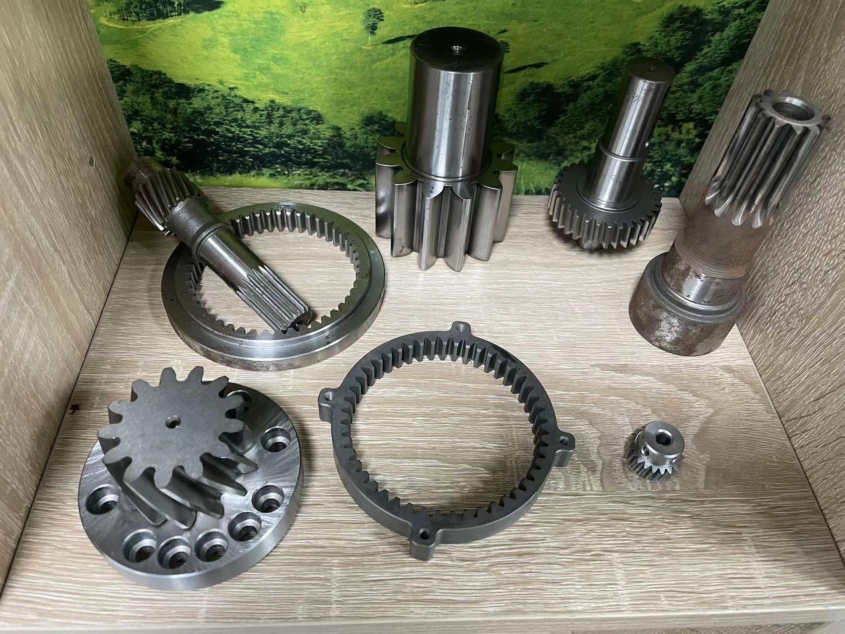 Gear and shaft - Image 2