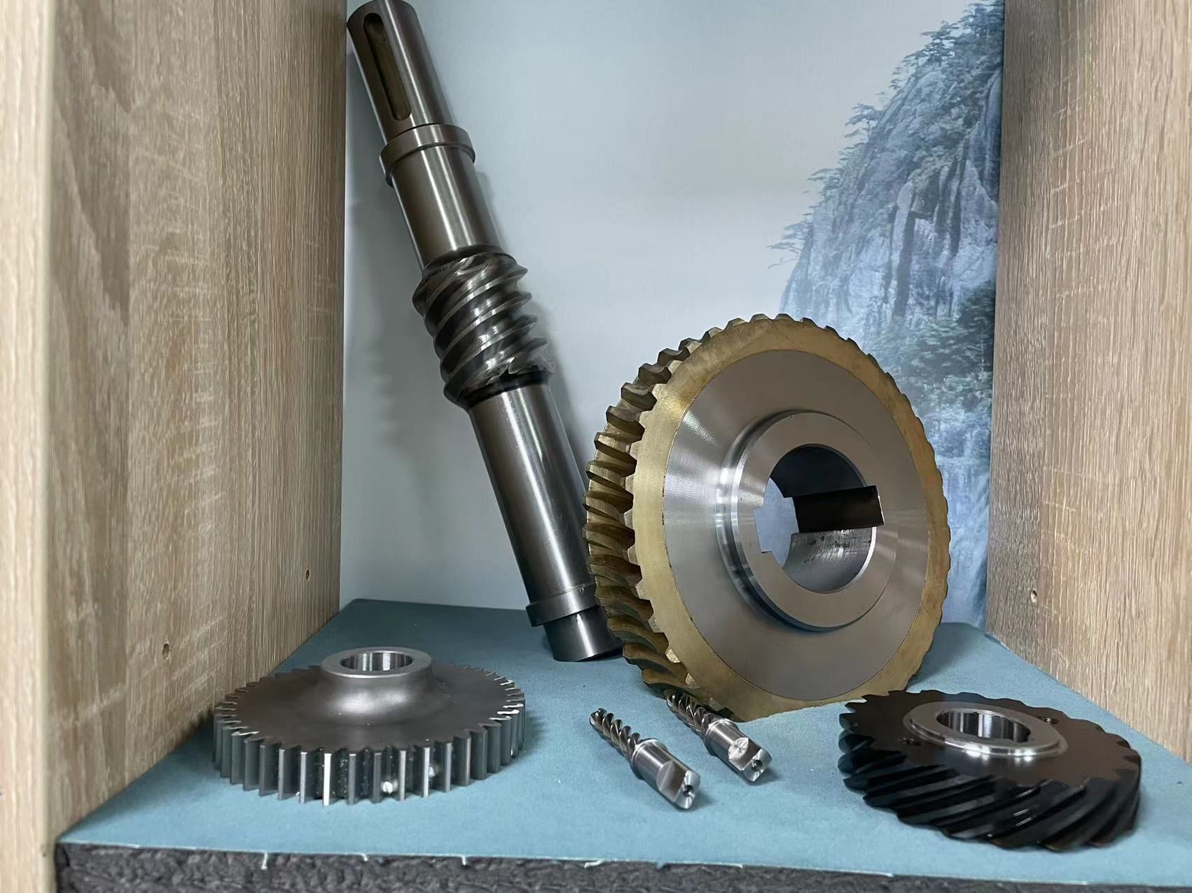 Gear and shaft - Image 4
